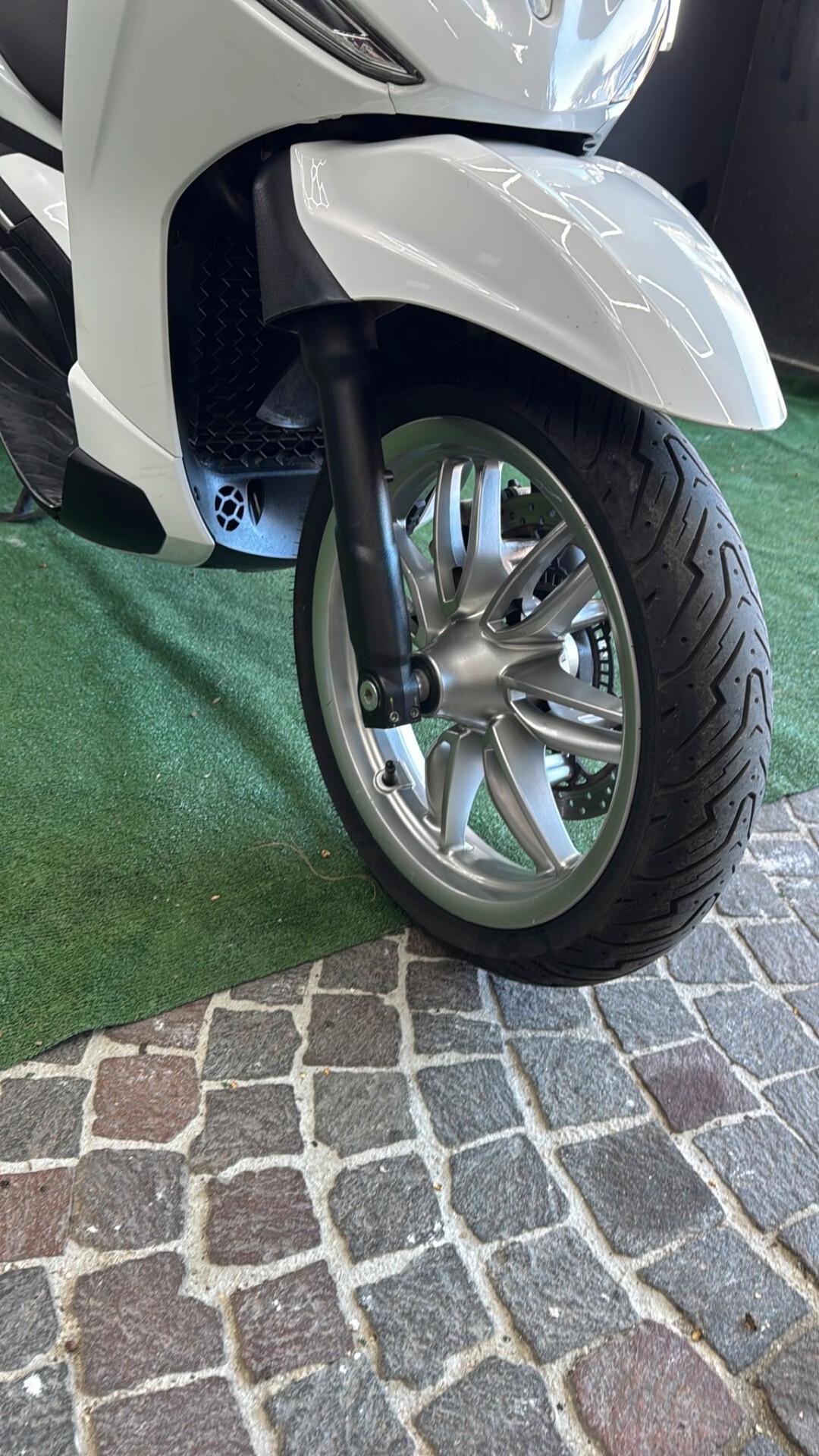 Piaggio Beverly 300