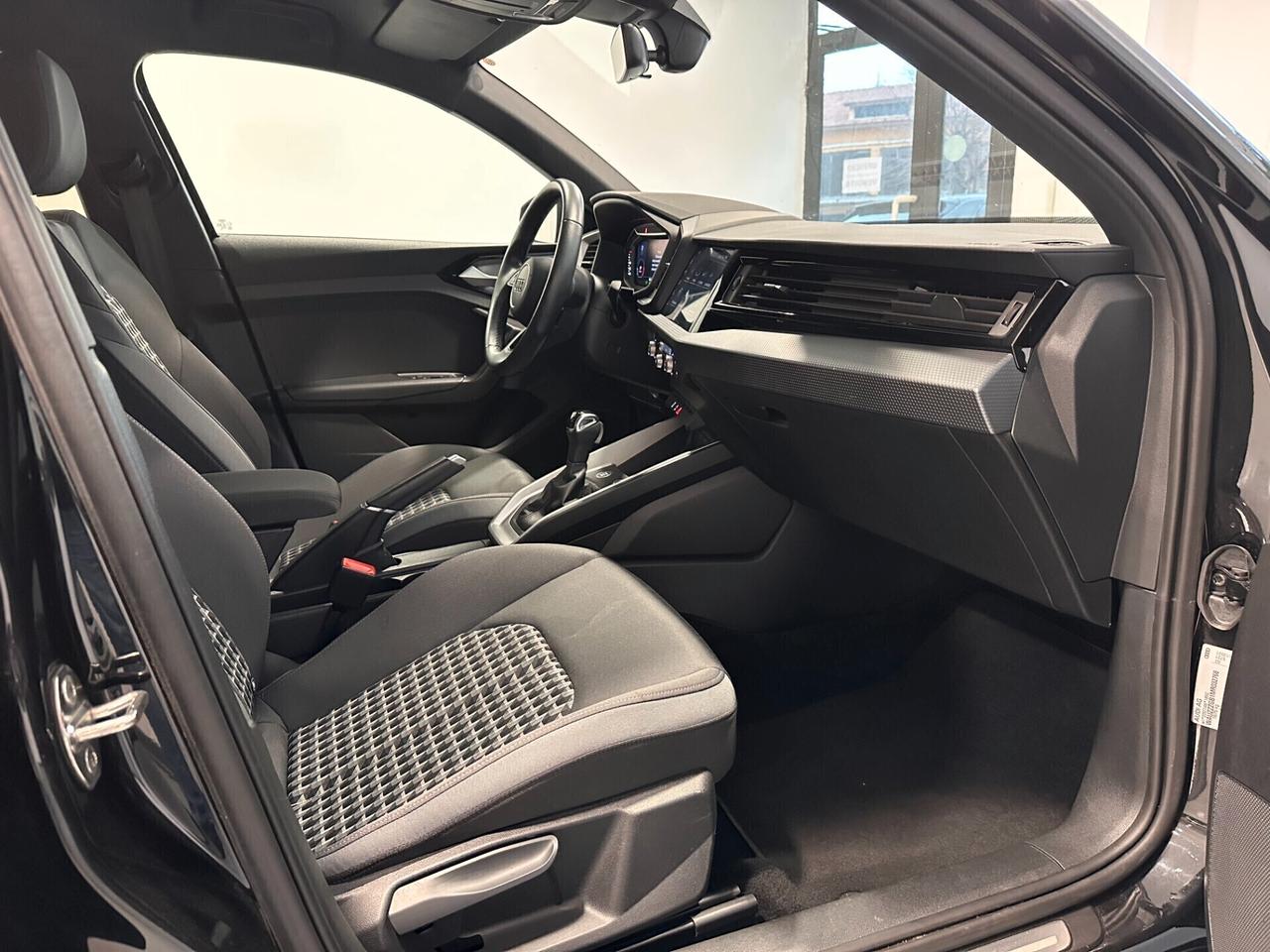 Audi A1 SPORTBACK 25 TFSI S tronic S LINE MATRIX R18