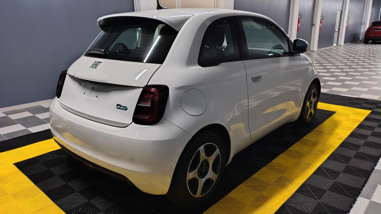 500e Elettrica 42 kWh La Prima