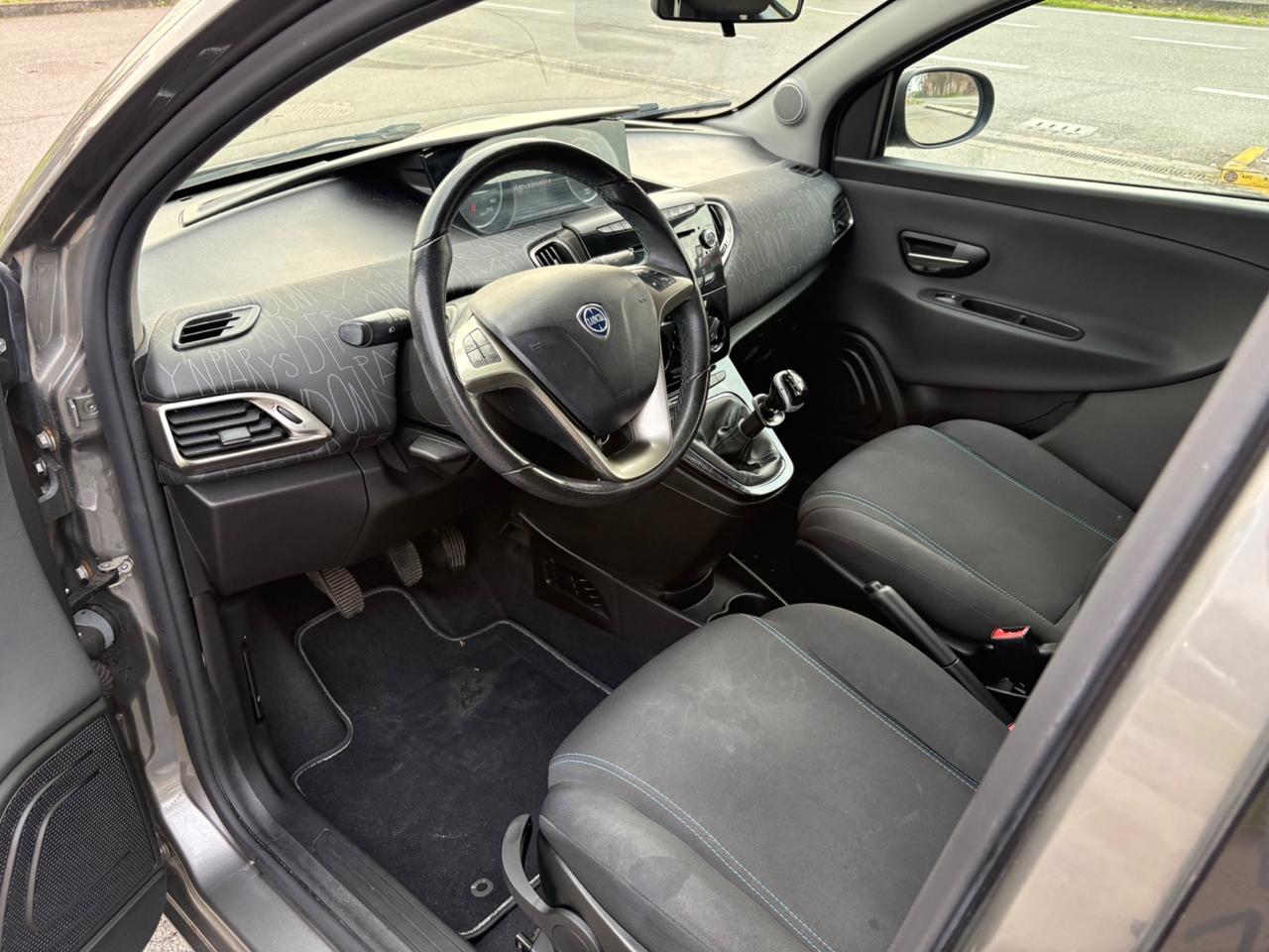 Lancia Ypsilon 0.9 TwinAir 85 CV 5 porte Metano Ecochic Gold