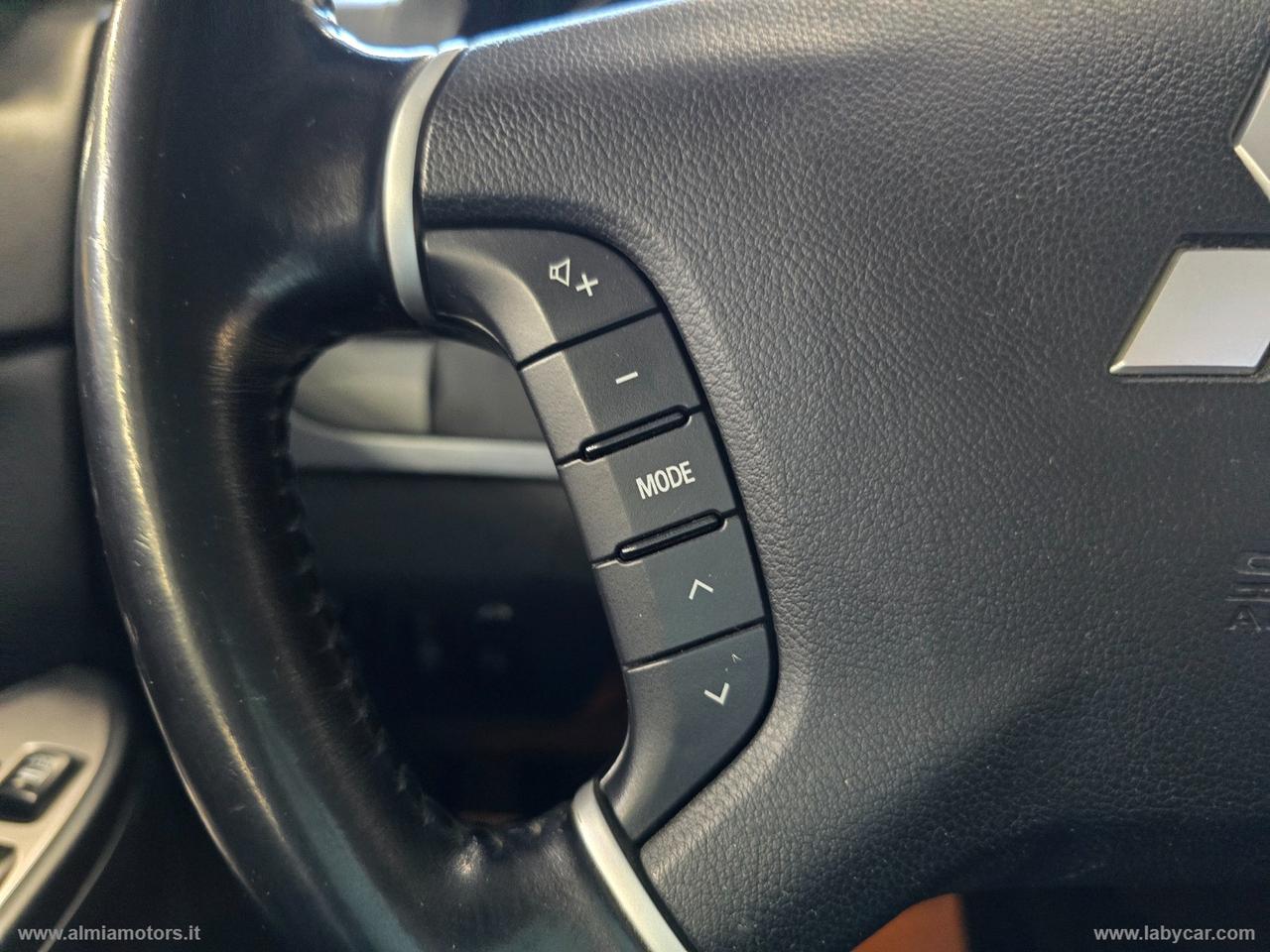MITSUBISHI Pajero 3.2 DI-D 16V A/T 3p. Instyle