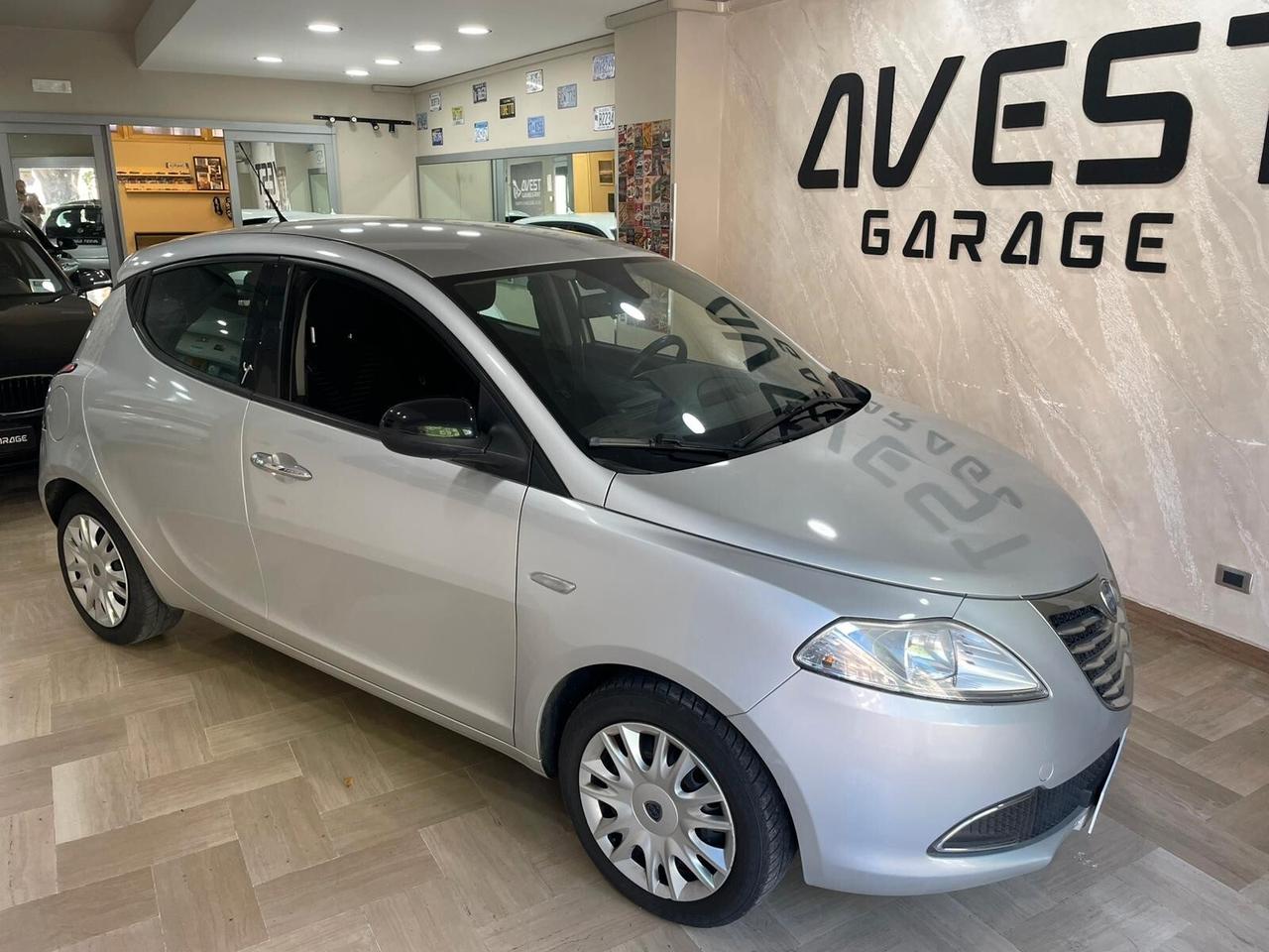 Lancia Ypsilon 1.2 69 CV 5 porte S&S Silver