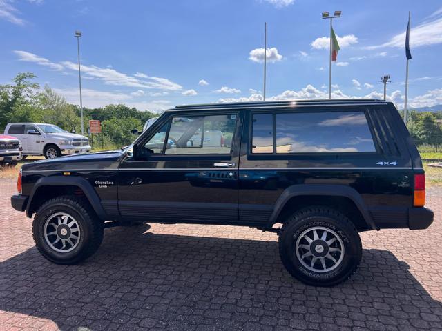 JEEP Cherokee 4.0 XJ LAREDO - AUTOMATICO 3 PORTE