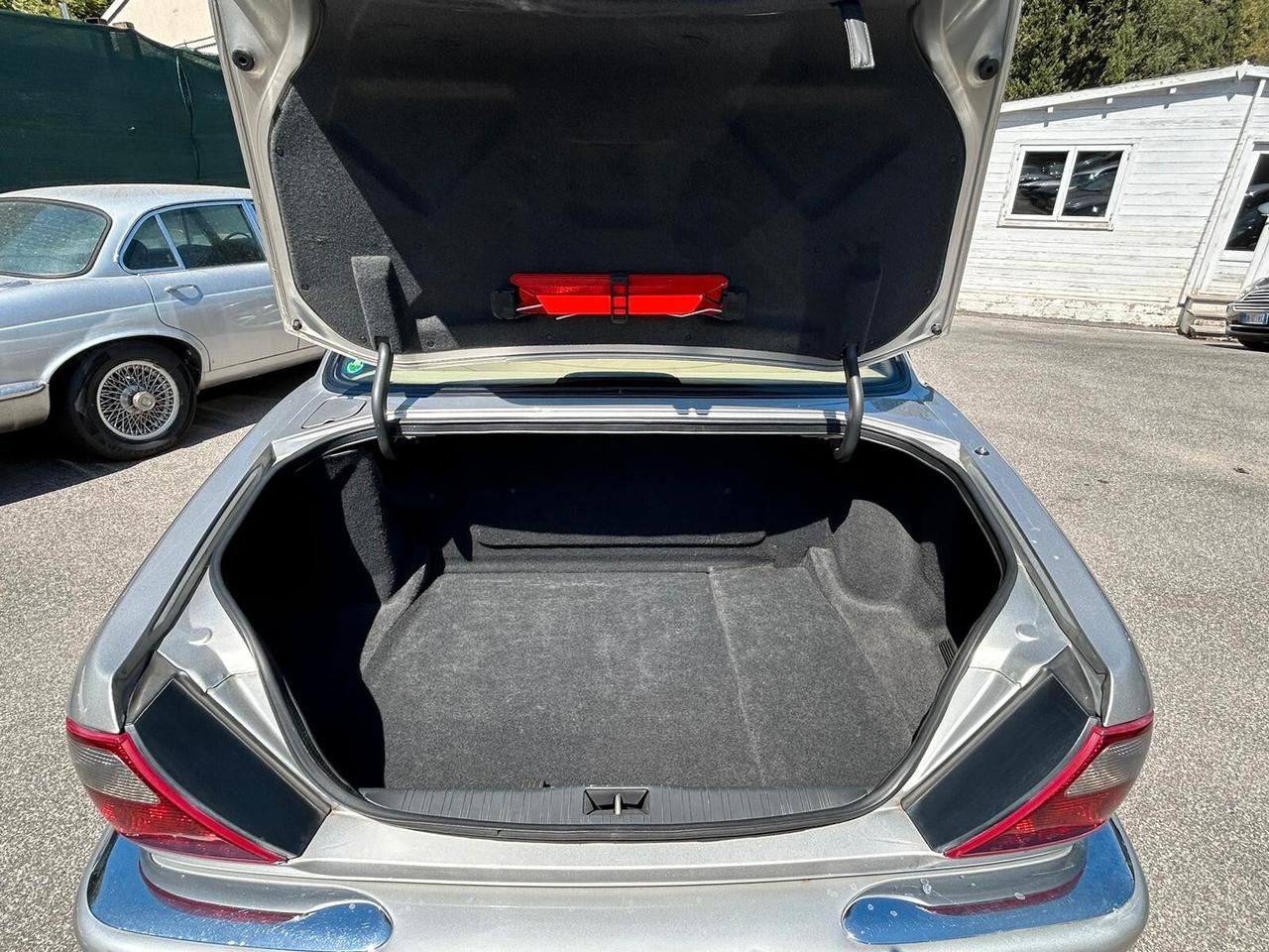 Jaguar XJ XJ8 3.2 cat