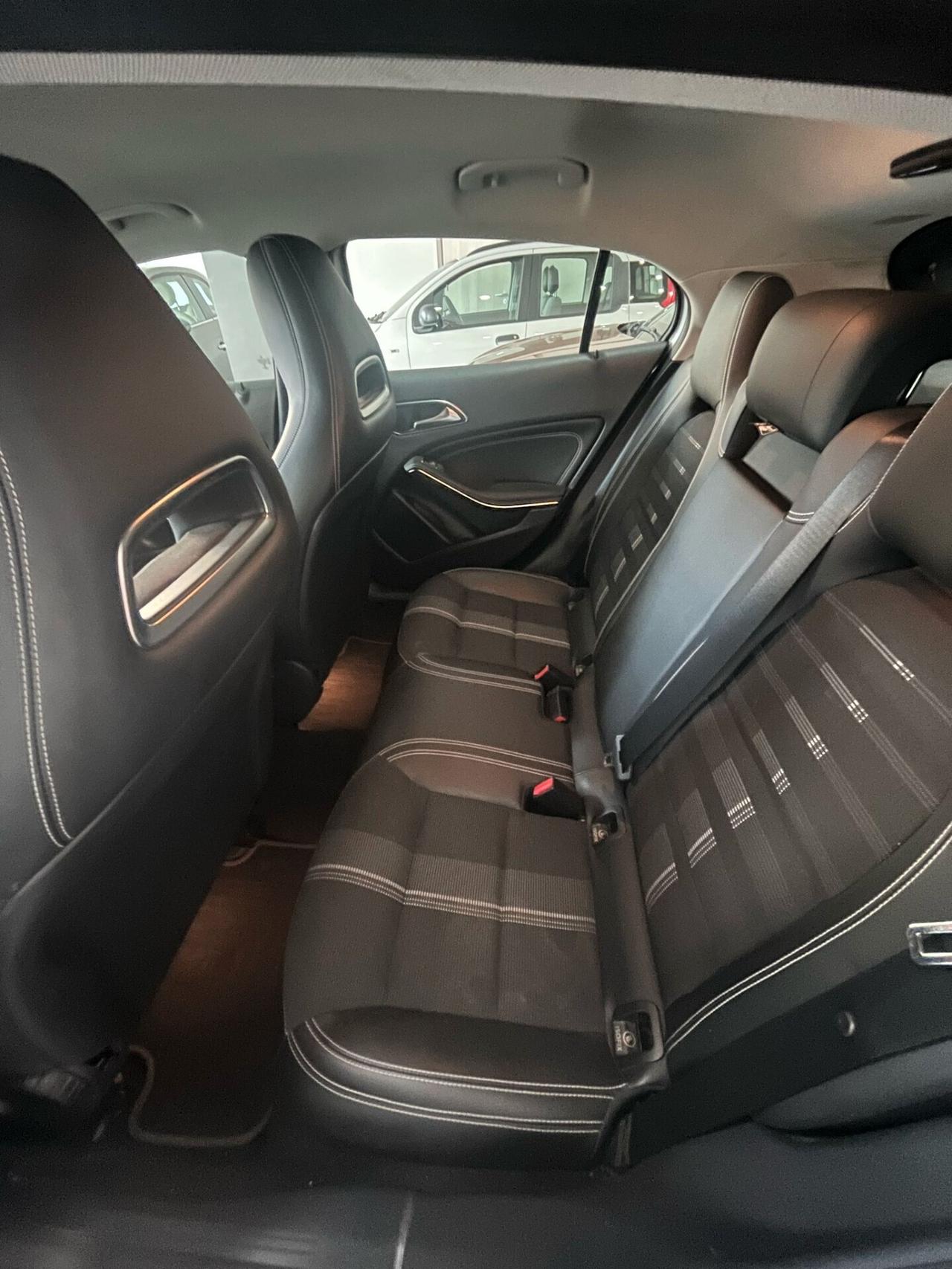 Mercedes-benz GLA 200 D AUTOMATICA 4MATIC SPORT