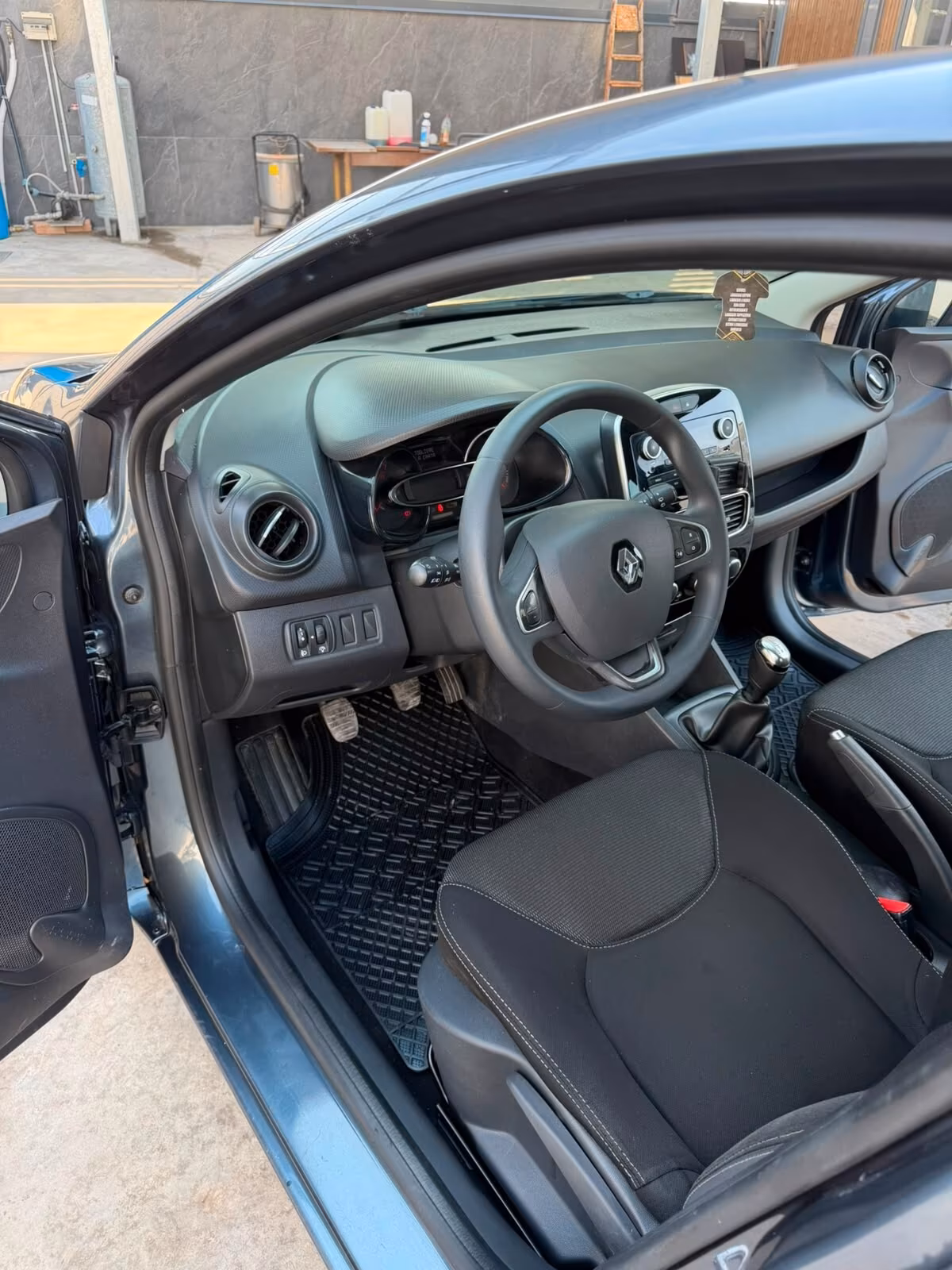 Renault Clio 1.2 75CV 5 porte Zen