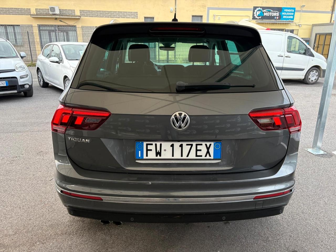 Volkswagen Tiguan - 1.6 TDI - R-LINE