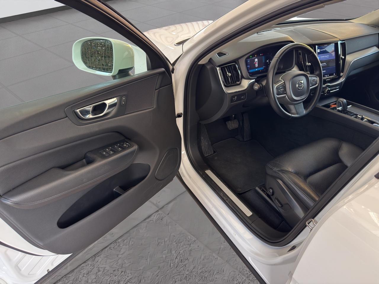 VOLVO XC60 B4 AWD MILD HYBRID MOMENTUM - 2021