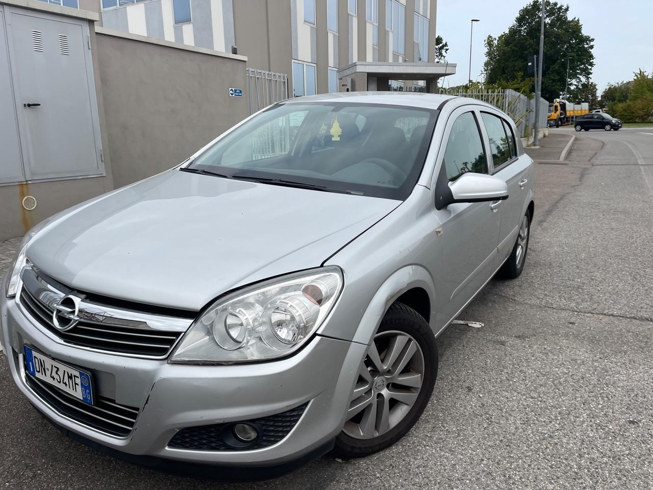OPEL ASTRA 1.6 BENZINA-GPL 2028 EURO4 NEOPATENTATI