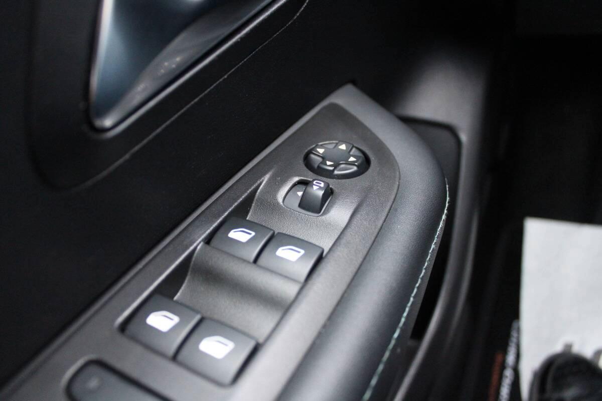 Peugeot 208 1.2 puretech Allure s&s 100cv eat8 Con CARPLAY