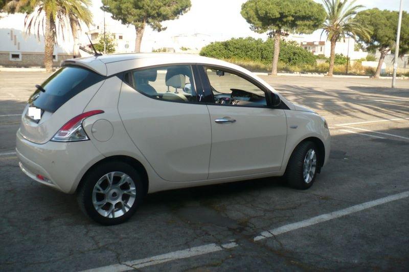 Lancia Ypsilon 1.2 69 CV 5 porte Silver