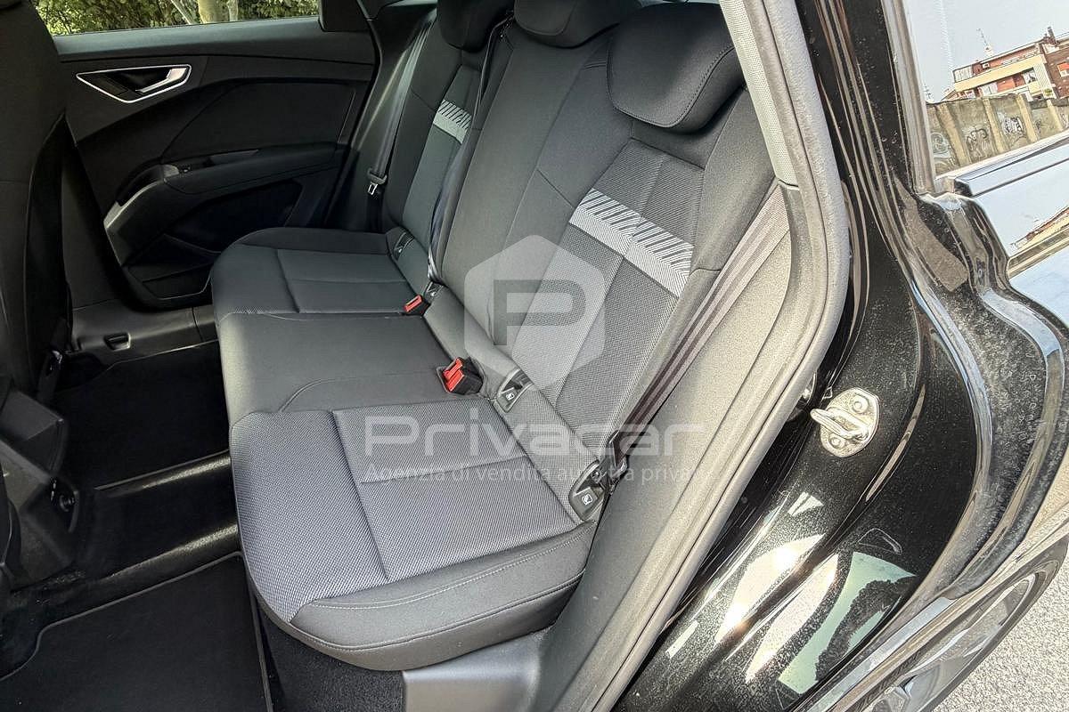 AUDI Q4 40 e-tron S line edition