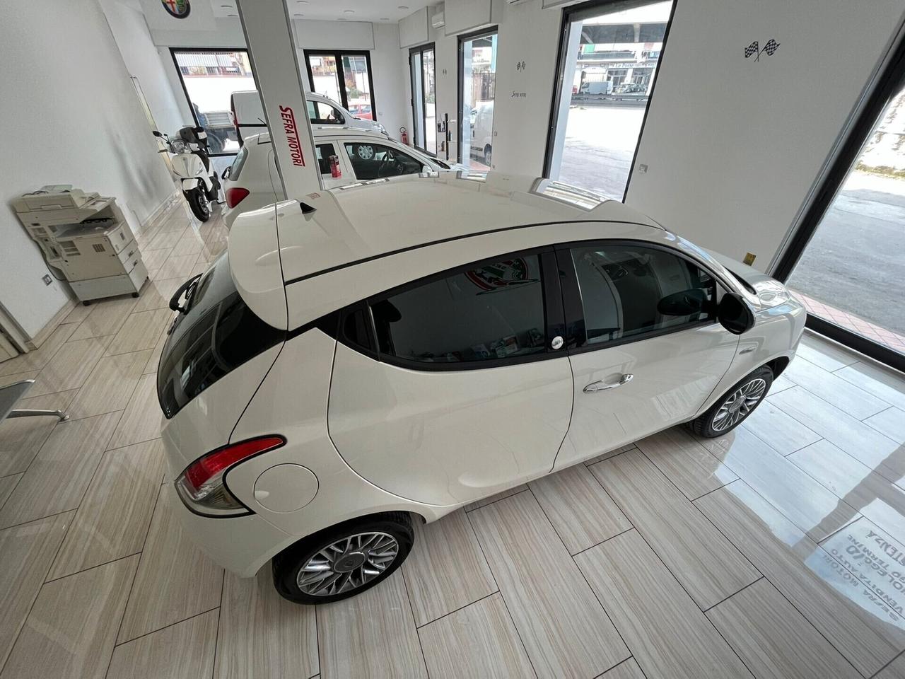 Lancia Ypsilon 0.9 TwinAir 85 CV 5 porte Metano Ecochic Gold