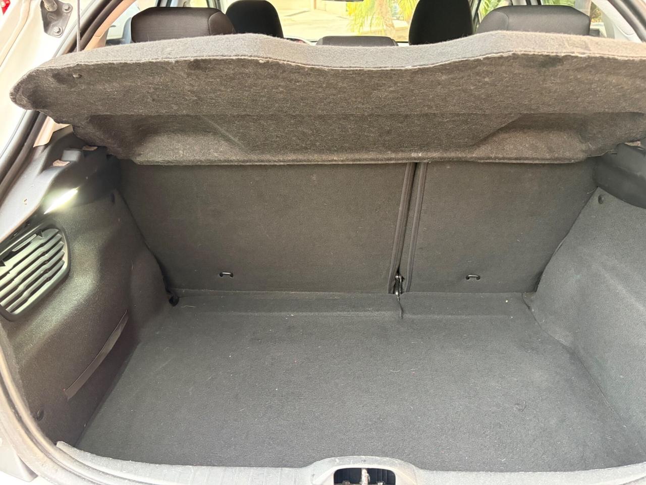 Peugeot 208 1.4 HDi 68 CV strafull