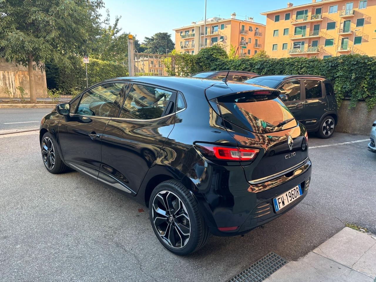 Renault Clio TCe 12V 90 CV 5 porte Moschino Intens PREZZO REALE
