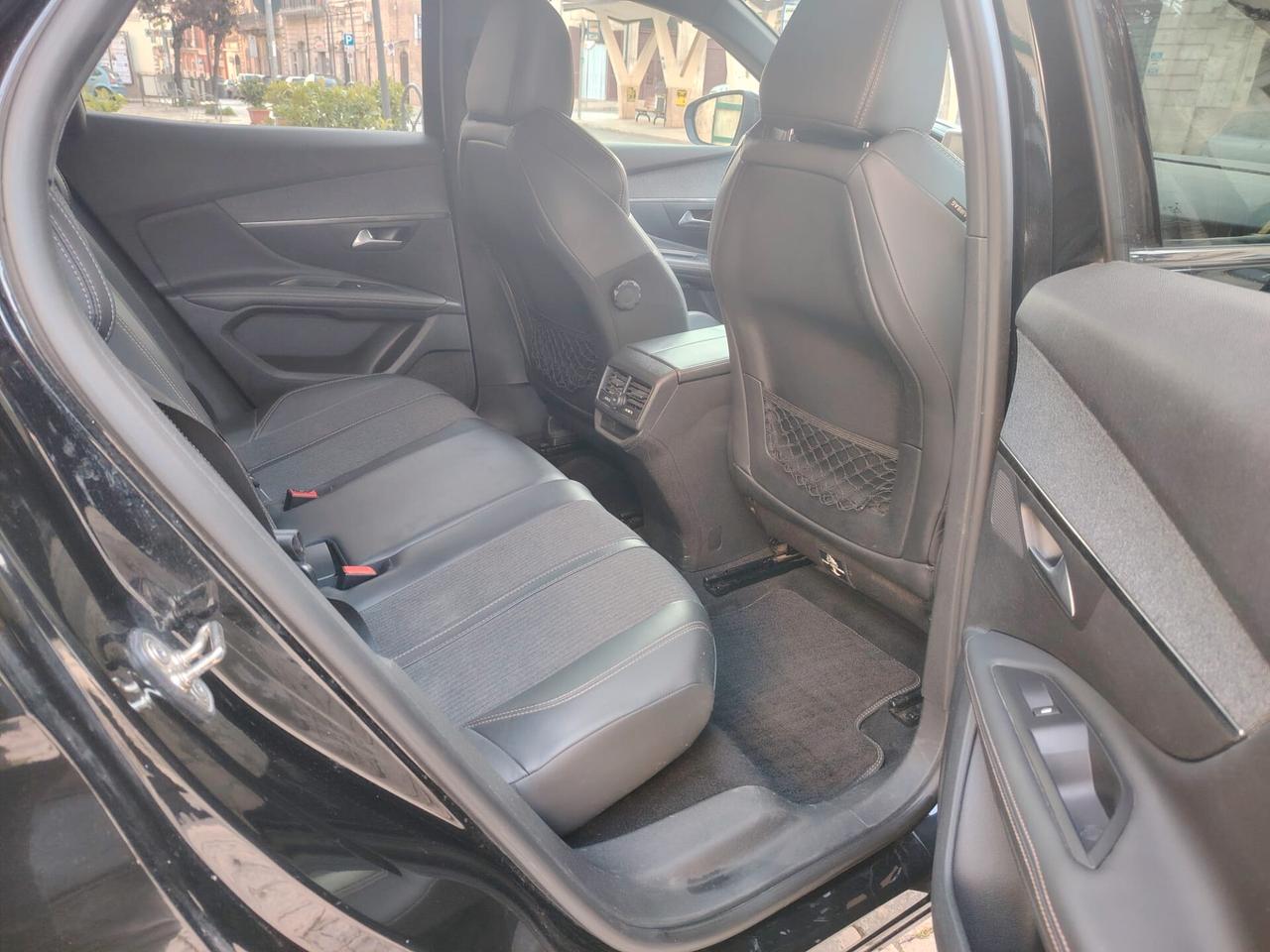 PEUGEOT 3008 1.6 HDI GT LINE