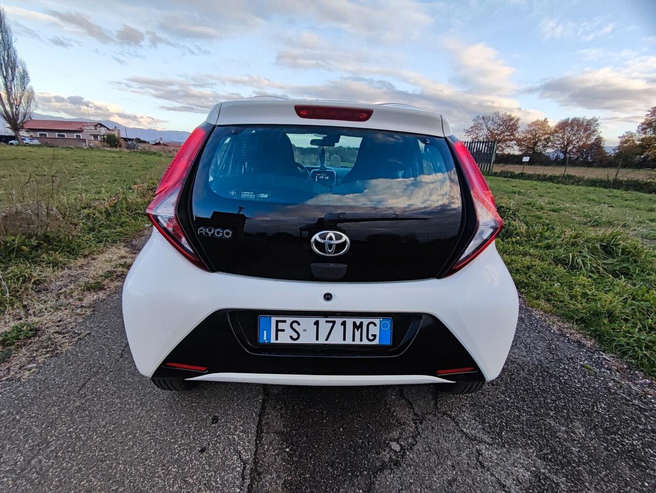 Toyota Aygo 1.0 VVT-i 72 CV 5 porte x-clusiv