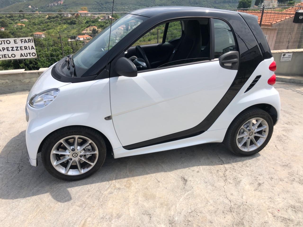 Smart ForTwo 1.0 mhd coupé 52kw - SERVOSTERZO
