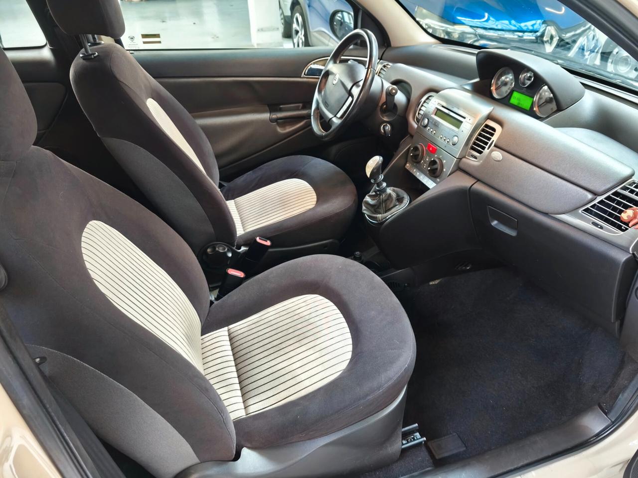 Lancia Ypsilon 1.4 Oro Bianco