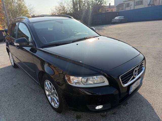 VOLVO V50 D2 R-design senza nessun lavoro da fare