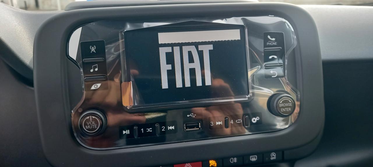 Fiat Panda cc. 1.000 Benzina-Elettrica (Ibrida) 70 CV. 5 Porte 5 Posti Euro 6ETEMP Temp KM. 0 Utilizzabile anche per i Neopatentati.