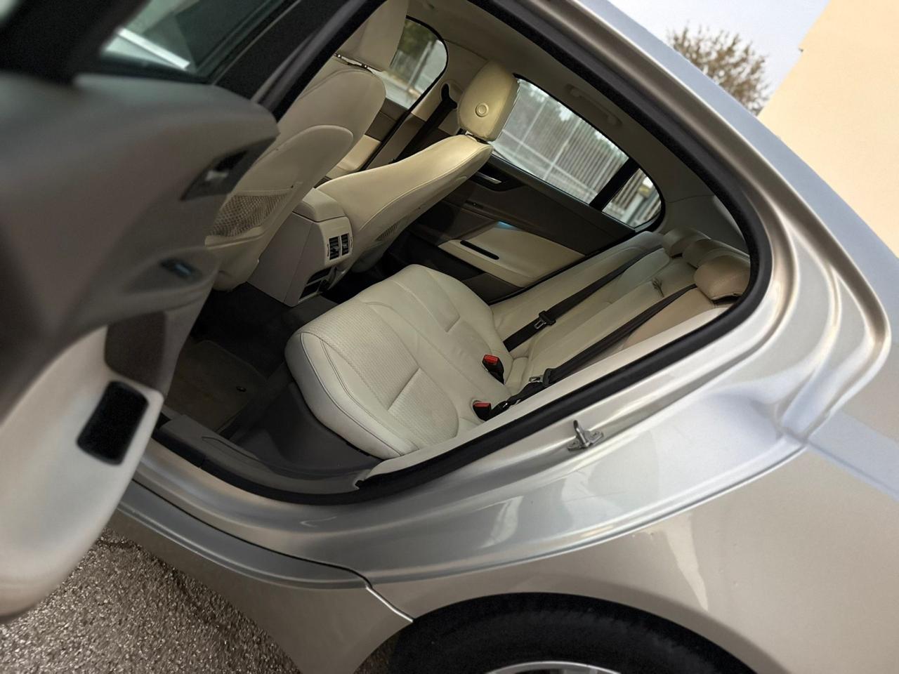Jaguar XE 2.0 D 180 CV aut. Portfolio