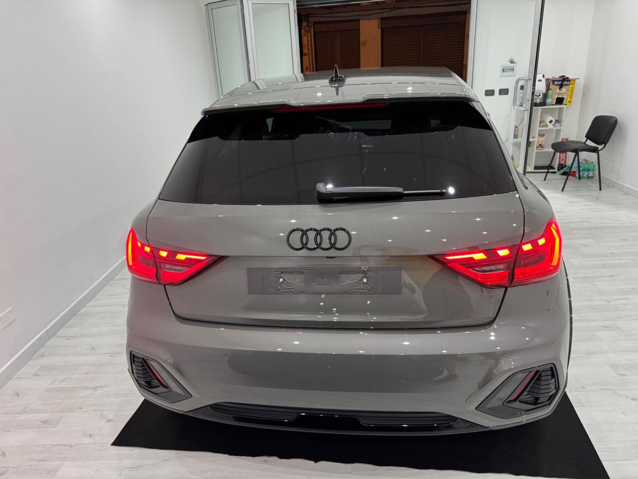 Audi A1 allstreet 30 TFSI Identity Contrast