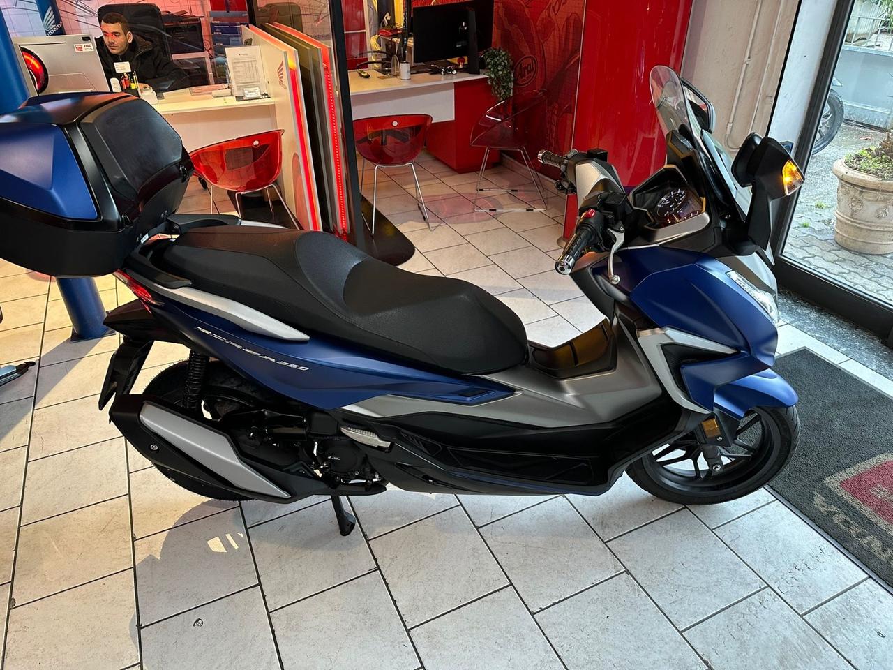 Honda Forza 350 deluxe