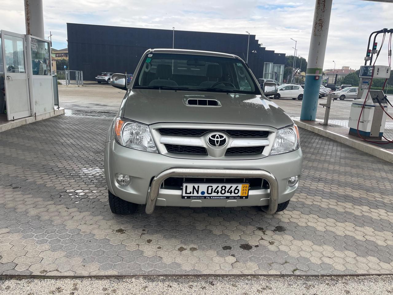 Toyota Hilux 2.5 D-4D 4WD 2p. Extra Cab SR 4x4