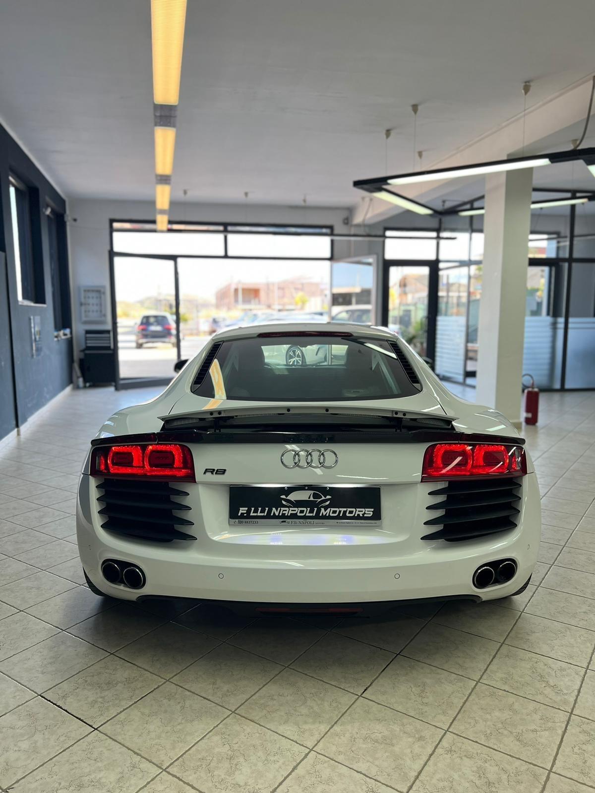 Audi R8 4.2 V8 FSI quattro R tronic