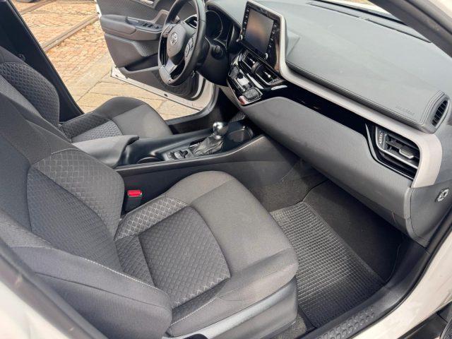 TOYOTA C-HR 1.8 Hybrid E-CVT Business