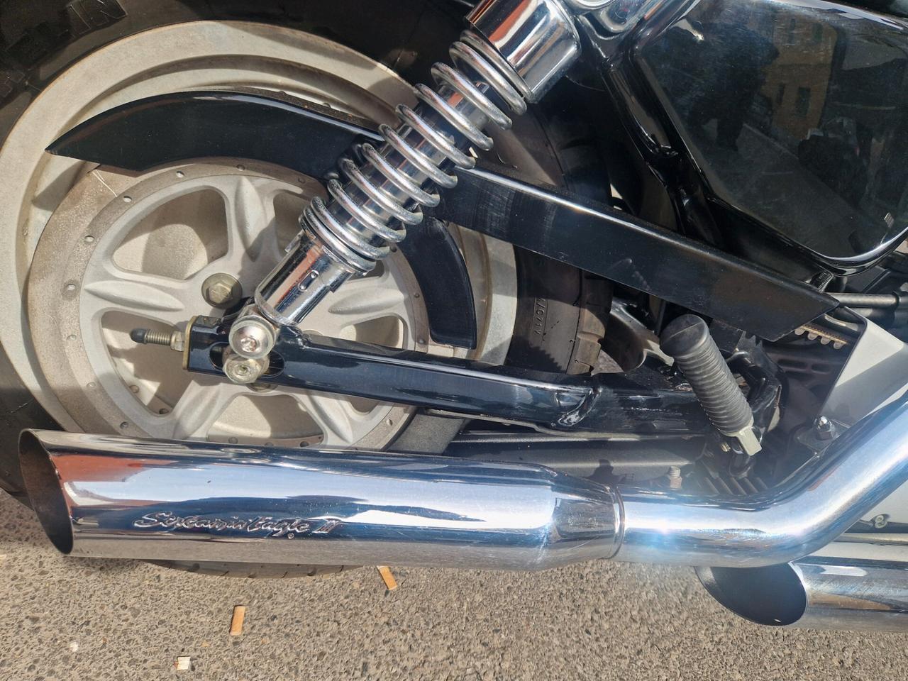 883 Sportster Custom solo 14000km