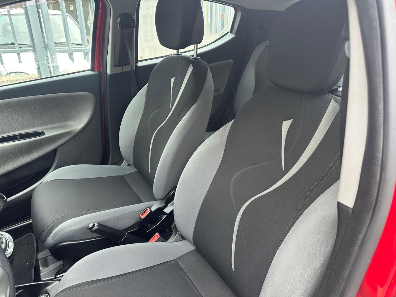 Lancia Ypsilon 1.3 MJT 16V 95 CV 5 porte S&S Silver