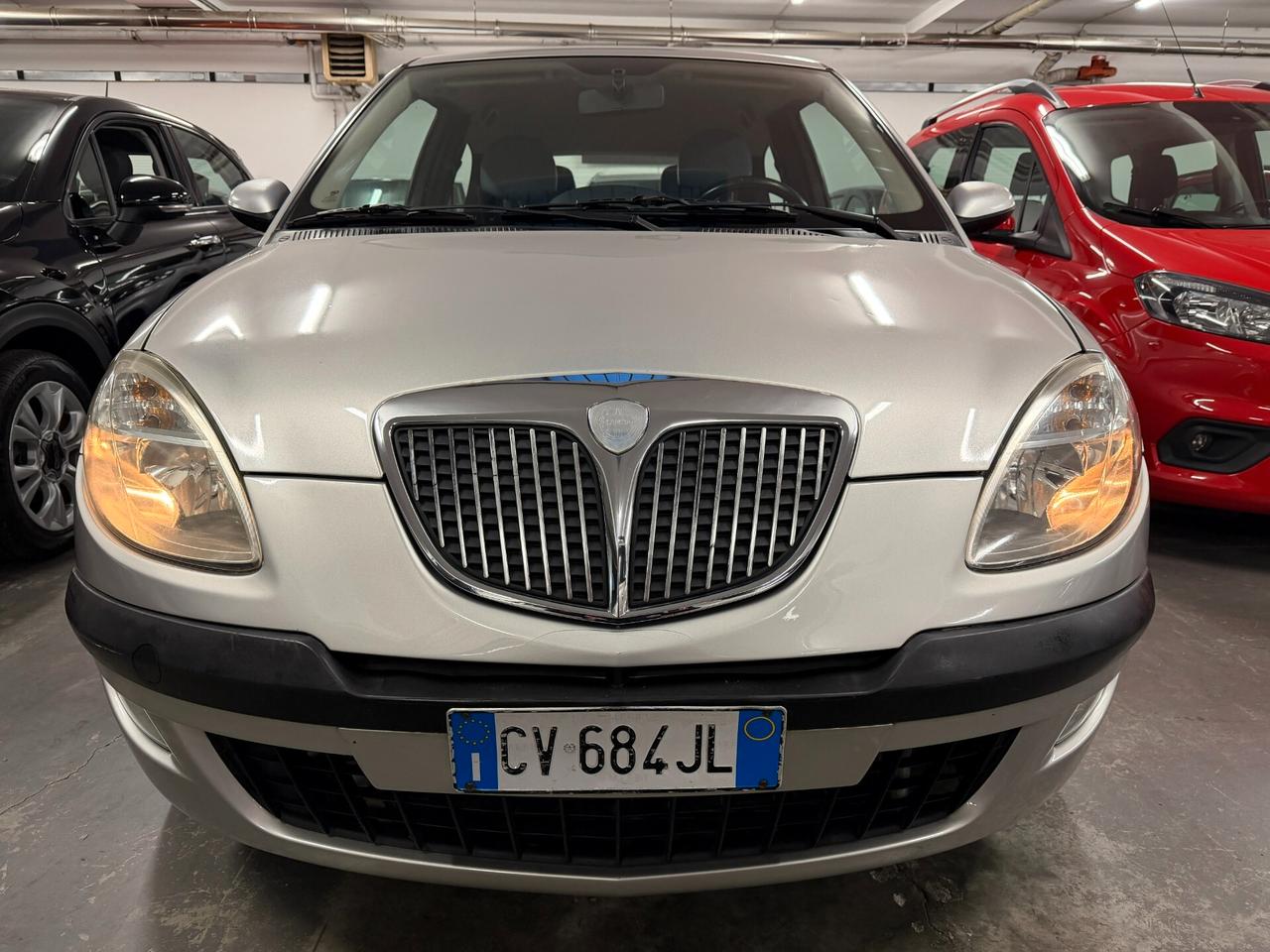Lancia Ypsilon 1.2 16V Platino