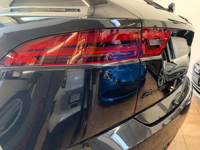Jaguar E-Pace E-Pace 2.0d i4 mhev R-Dynamic Black awd 163cv auto