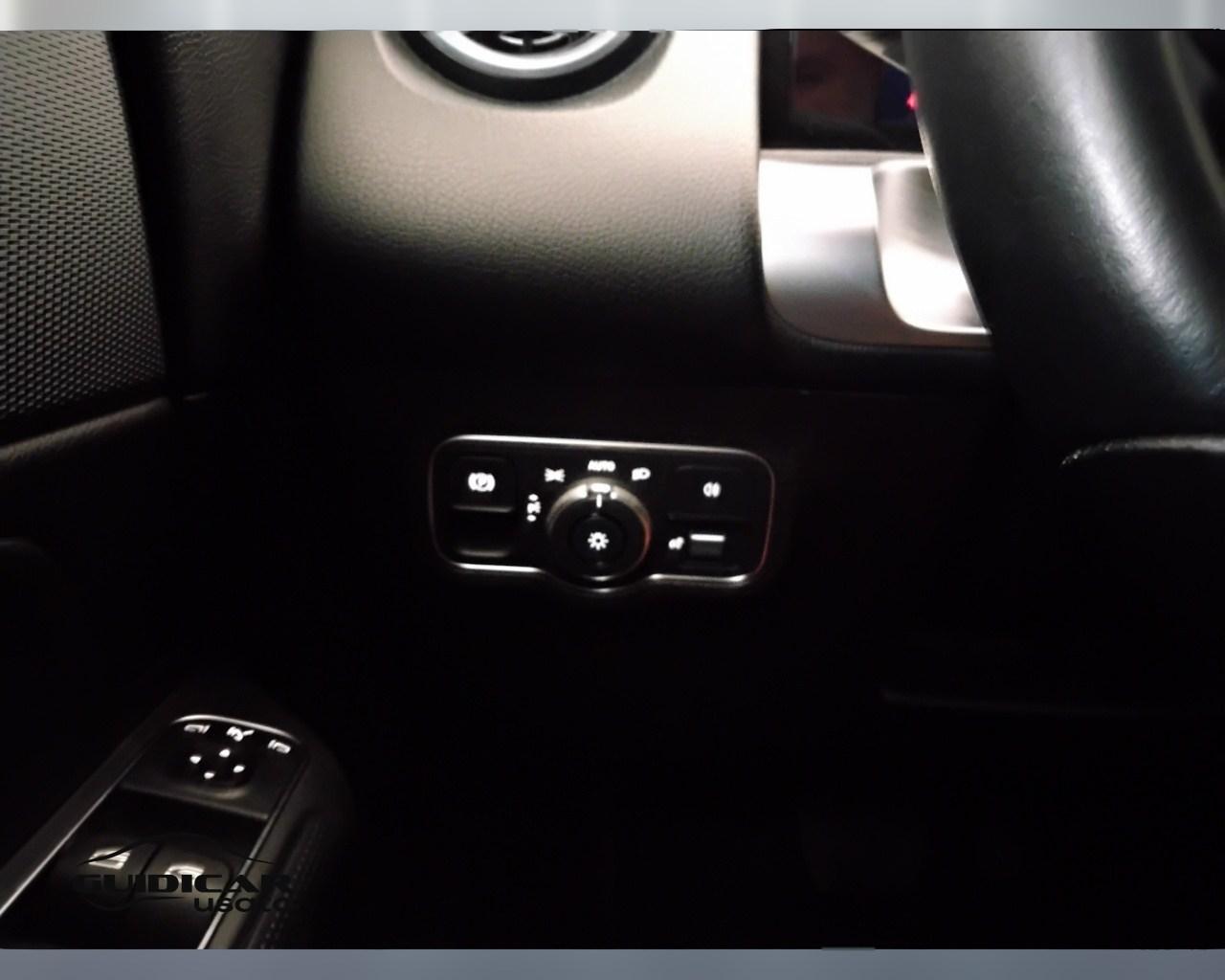 Mercedes-Benz GLB - X247 2019 - GLB 180 d Business Extra auto
