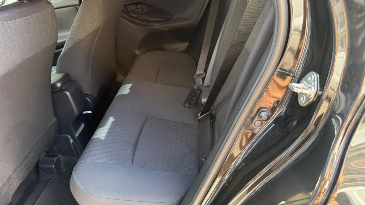 Toyota Yaris 1.5 Hybrid 5 porte StyleLED NAVI KAMERA PDC CLIMA AUTOMATICO BLUETOOTH CERCHI 17