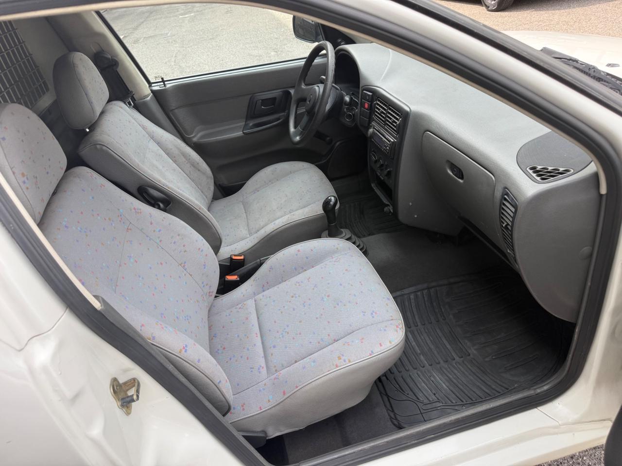 Volkswagen Caddy 1.9 diesel Van Vetrato