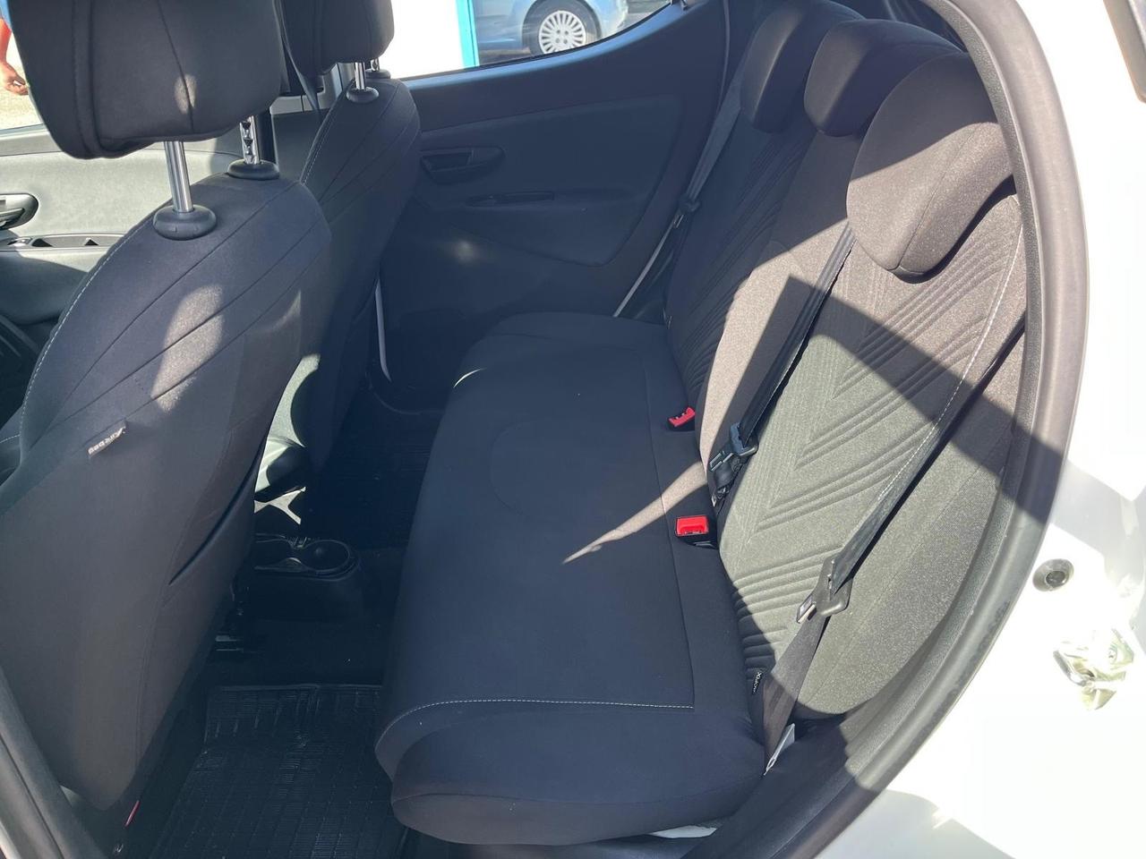 Lancia y 1.0 hybrid- 69 cv -km 69000-06/2022