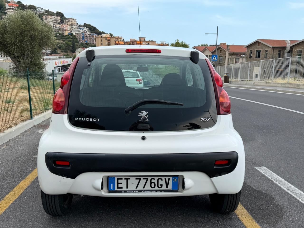 Peugeot 107 CON CAMBIO AUTOMATICO NEOPATENTATI