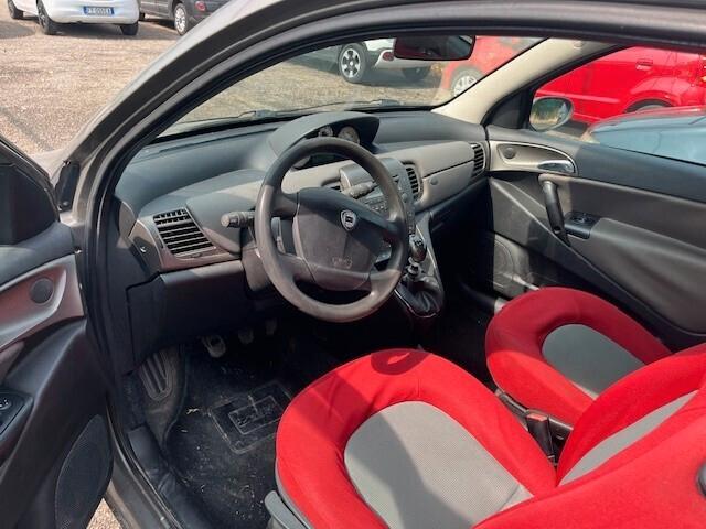 Lancia Ypsilon 1.4 16V Argento