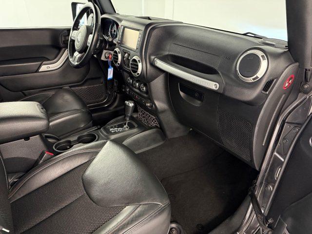 JEEP Wrangler Unlimited 2.8 CRD DPF Sahara Auto E6