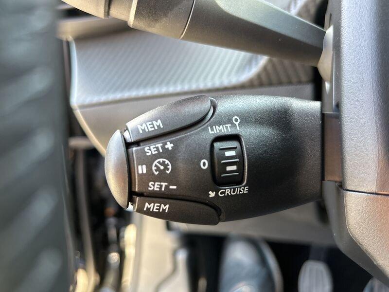 Peugeot 2008 II 2023 1.2 puretech Allure s&s 100cv