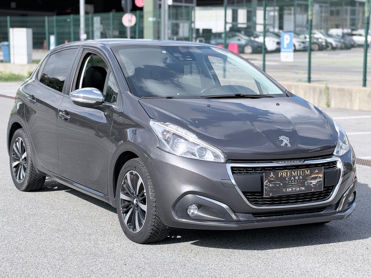 PEUGEOT 208 PURETECH 82CV SINGATURE GARANZIA 12 MESI