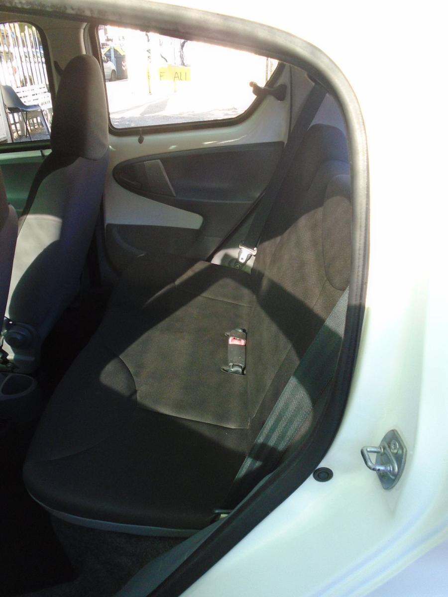 TOYOTA Aygo 12V VVT-i 5 porte Now Connect 120000 KM