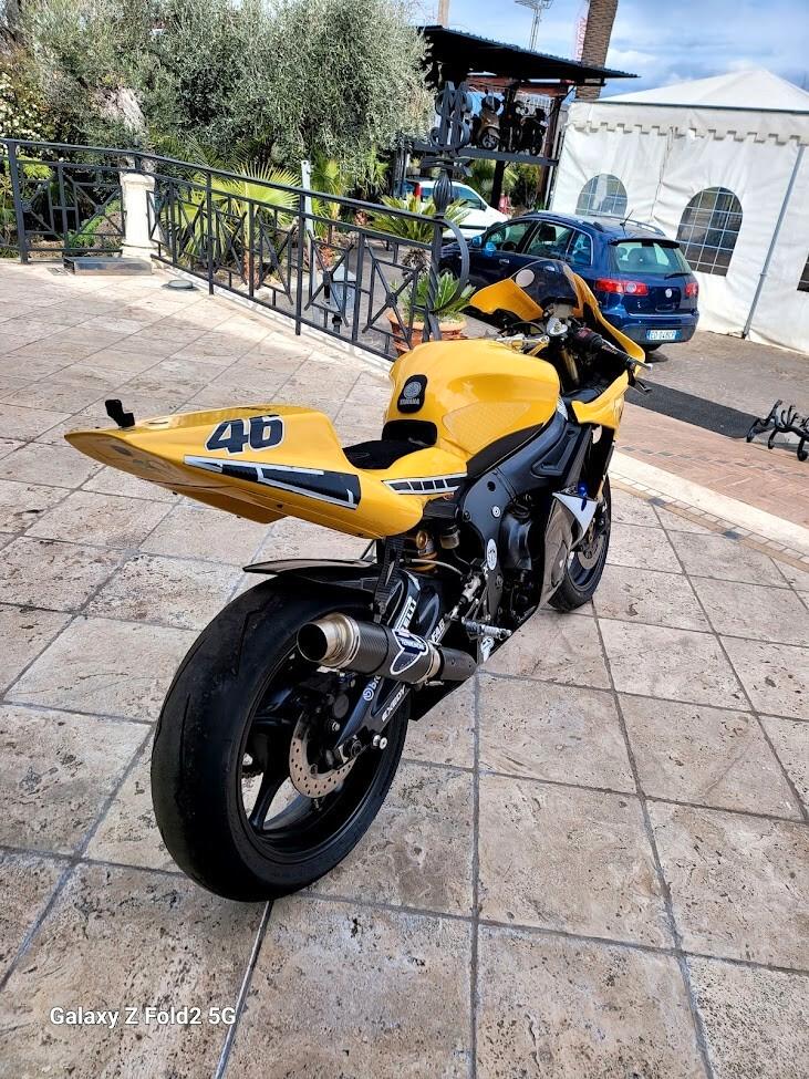 YAMAHA 600