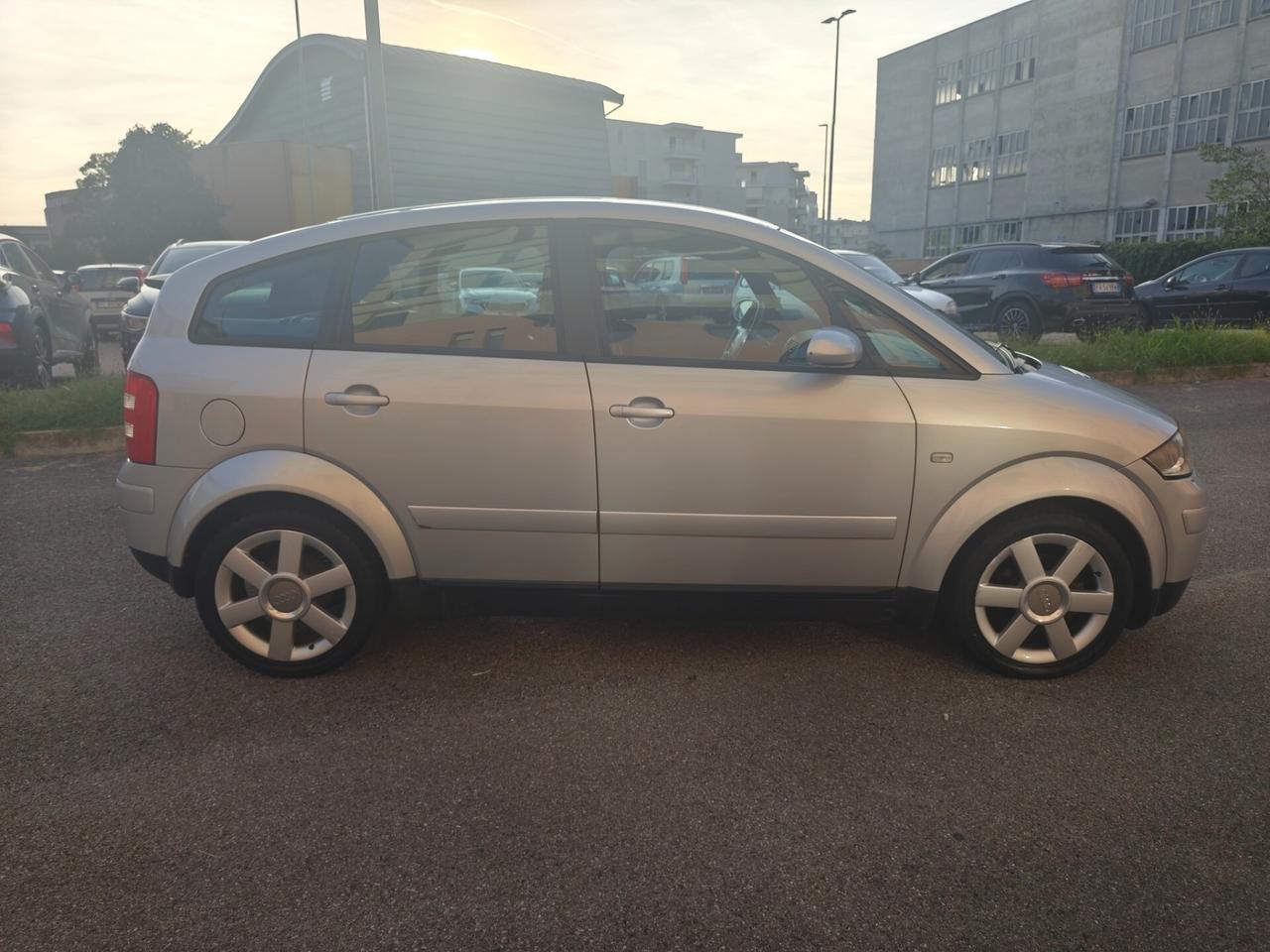 Audi A2 1.4 Benz euro 4 16V neopatentati