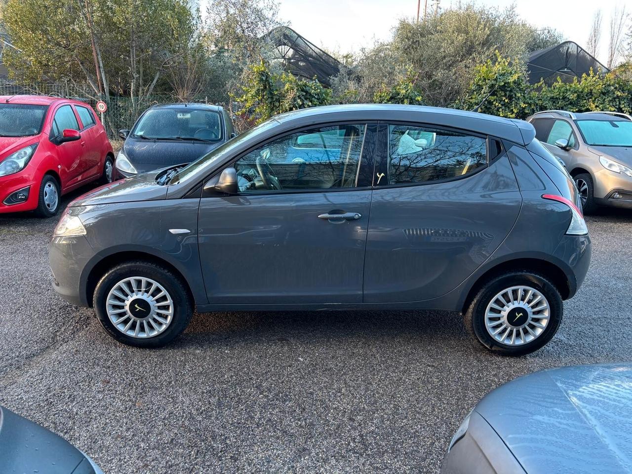 Lancia Ypsilon 0.9 TwinAir 5 porte OK Neopatentati