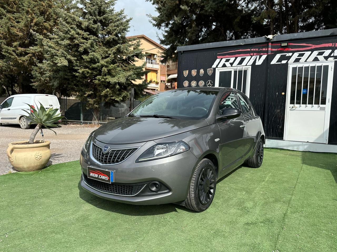 Lancia Ypsilon 1.0 FireFly 5 porte S&S Hybrid Ecochic Silver