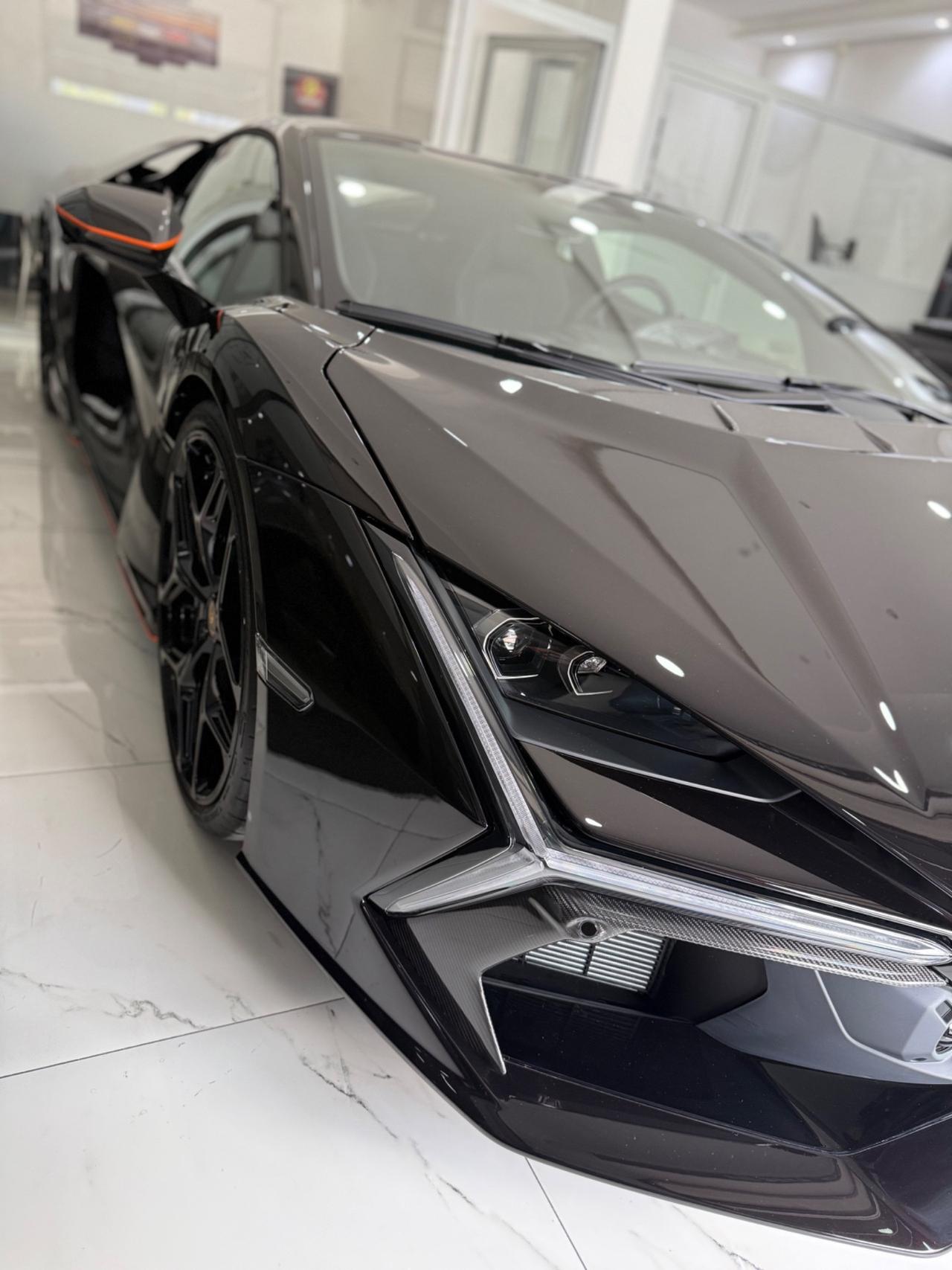 Lamborghini Revuelto 6.5 V12